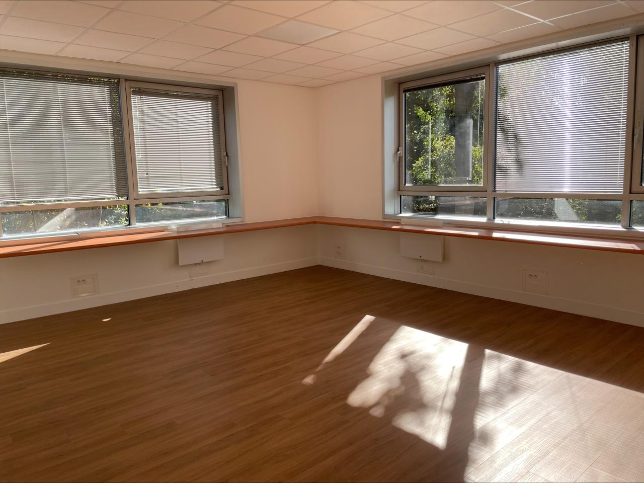 Bureau Éragny 1137m² Location bureau Éragny Val-d'Oise OLBUR2201107 1